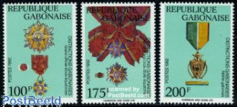 Delcampe - Gabon 1992 Decorations 3v, Mint NH, History - Decorations - Nuovi