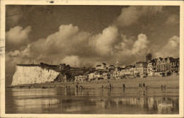 Delcampe - CPA Le Treport Eu Mers La Plage De Mers Vue Prise Sur Le Sable Et Sa Protection De Galets - Le Treport
