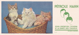 Delcampe - BUV-0004 Advertising Blotter – Pétrole Hahn – Animal Series – Cats / Kittens - Accumulators
