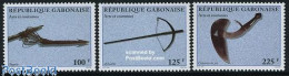 Delcampe - Gabon 1999 Tradional Hunting Weapons 3v, Mint NH, Nature - Various - Weapons - Nuovi