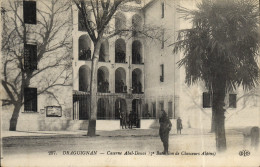 Delcampe - CPA Militaria Chasseurs Alpins Draguignan Caserne Abel Douai 7eme Bataillon De Chasseurs Alpins - Uniforms