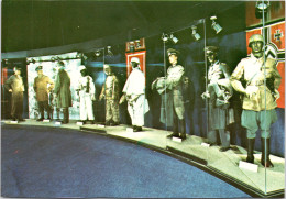 Delcampe - Bastogne - Vue Partielle De L'exposition Des Uniformes - Gedeeltelijk Zicht Op De Uniformententoonstelling - Bastogne