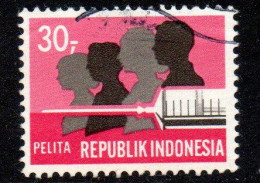 Delcampe - INDONESIA INDONÉSIE 1969 FIVE YEAR DEVELOPMENT PLAN HEALTH CARE PEOPLE AND SYRINGE 30r USED USATO OBLITERE' - Indonesien