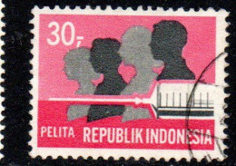 Delcampe - INDONESIA INDONÉSIE 1969 FIVE YEAR DEVELOPMENT PLAN HEALTH CARE PEOPLE AND SYRINGE 30r USED USATO OBLITERE' - Indonesien