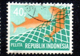 Delcampe - INDONESIA INDONÉSIE 1969 FIVE YEAR DEVELOPMENT PLAN FISHING FISH AND NET 40r USED USATO OBLITERE' - Indonesien
