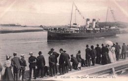 Delcampe - 62 -  CALAIS - The " Queen " Dans L'avant Port - Calais