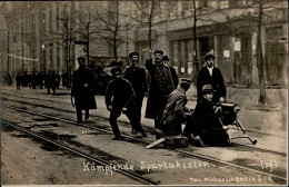Delcampe - Zwischenkriegszeit Kämpfende Spartakisten, Foto-AK I-II - Geschichte