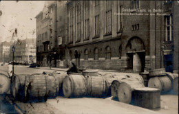 Delcampe - Zwischenkriegszeit Straßenkämpfe Berlin, Papierrollen-Barrikaden Vor Dem Marinehaus, Foto-AK 1919 I-II - Geschichte