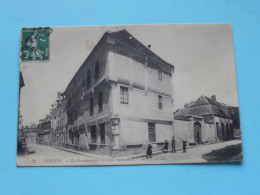 Delcampe - VERNON > La Gendarmerie ( Edit.: LL - 31 ) Anno 1911 ( Zie / Voir Scan ) ! - Vernon