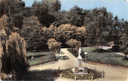 Delcampe - JARNY Monument Aux Morts Et Square Toussaint 16(scan Recto-verso) MA1277 - Jarny