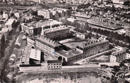 Delcampe - 75 - PARIS 20 - La Caserne Et Le Stade Nautique Des Tourelles - Vue Aerienne - Paris (20)
