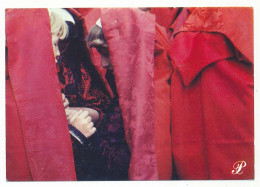 Delcampe - CPSM / CPM 10.5 X 15 Prestige BEARN  Mains Et Visages De Jeunes Filles Derrière Vêtements Rouges - Languedoc-Roussillon