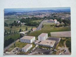 Delcampe - 43 : Yssingeaux  - Vue  Générale Aérienne - Le C.E.S Et L'Ecole D'Agriculture - Yssingeaux