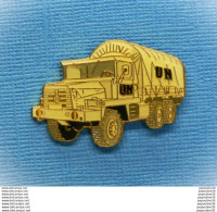Delcampe - 1 PIN'S // ** LE LÉGENDAIRE CAMION MILITAIRE " BERLIET GBC 8KT " NATION UNIE ** . (J.Y. Ségalen Collection) - Transports