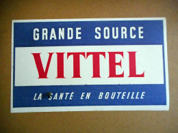 Delcampe - BUVARD VITTEL GRANDE SOURCE LA SANTE EN BOUTEILLE - Chaussures