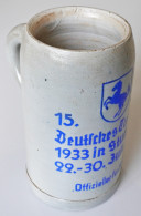 Delcampe - Stuttgart (7000) Offizieller Festkrug Zum 15. Deutschen Turnfest 1933, 8/10 L Durchm. 10cm, Höhe 17cm - Autres & Non Classés