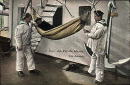 Delcampe - CPA Militaria La Vie Du Marin Un Hamac - Uniforms