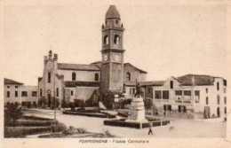 Delcampe - ITALIA - FORMIGNANA (ferrara) - Piazza Cattedrale, Animata, 1950 For. Piccolo - GENN 25 - 16,17 - Caserta