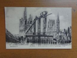 Delcampe - Ieper - Ypres / Les Halles, Au Premier Plan, Une Merveille D'équilibre --> Onbeschreven - Ieper
