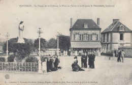Delcampe - CPA- Pontmain - La Vierge De La Colonne - La Place Du Parvis Et Le Magasin V. Pannetier - Sacristain - Pontmain