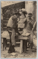 Delcampe - Fabrication De La Faience Bretonne à Quimper Carte Postale Postcard - Quimper