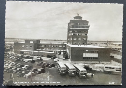Delcampe - THE CONTROL TOWER, LONDON AIRPORT., Autobus, Old Cars - Busse & Reisebusse