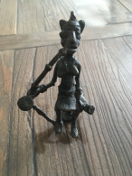 Delcampe - STATUE FEMME BENIN EN BRONZE - HAUTEUR 14 CM - POIDS 405 GRS - Bronzi