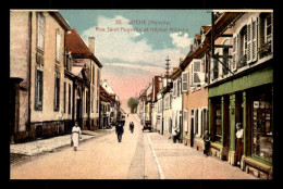 Delcampe - 57 - BITCHE - RUE ST-AUGUSTIN ET HOPITAL MILITAIRE - MAGASIN JOSEPH SCHELL - CARTE COLORISEE - Bitche
