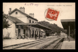 Delcampe - 08 - VOUZIERS - LES QUAIS DE LA GARE DE CHEMIN DE FER - Vouziers