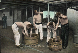 Delcampe - CPA Militaria La Vie Du Marin La Toilette - Uniforms