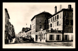 Delcampe - 15 - AURILLAC - AVENUE DE LA REPUBLIQUE ET HOTEL DE BORDEAUX - Aurillac