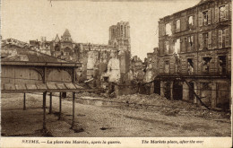 Delcampe - CPA Reims La Place Des Marches Apres La Guerre Militaria - Reims