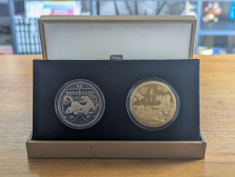 Delcampe - Singapore 2010 - Lunar Year Of The Tiger - $2 Proof-Like Coin & Medallion Set - Singapour