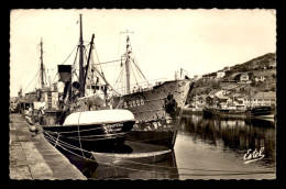 Delcampe - BATEAUX - CHALUTIERS "SOUVENIR" ET "RAPHAEL" A QUAI A FECAMP - Pesca