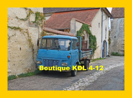 Delcampe - AL UT 087 - Camion Benne Saviem SG 2 D'un Artisan - CHARROUX - Allier - Transporter & LKW
