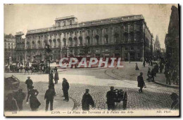 Delcampe - CPA Lyon La Place Des Terreaux Et Le Palais Des Arts - Lyon 1