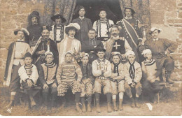 Delcampe - 64 - N°88200 - PAU - Groupe De Jeunes Gens Déguisés - Carte Photo, Vendue En L'état - Pau
