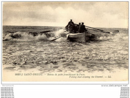 Delcampe - CPA (Réf E213) SAINT BRIEUC (CÔTES-D'ARMOR 22) Bateau De Pêche Franchissant La Passe. (animée)- LL - - Saint-Brieuc