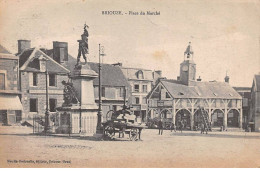 Delcampe - 61 - BRIOUZE - SAN50596 - Place Du Marché - Pli - Briouze