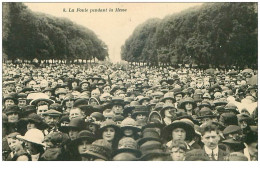 Delcampe - 61.ALENCON.n°27899.LA FOULE PENDANT LA MESSE - Alencon