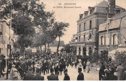 Delcampe - 61 - ARGENTAN - SAN55430 - Le Défilé - Boulevard Carnot - Argentan