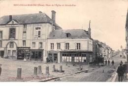 Delcampe - 61  .  N°202465   . MOULINS LA MARCHE . PLACE DE L EGLISE - Moulins La Marche