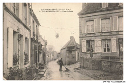 Delcampe - CAR-ADSP12-0749-61 - LE MERLERAULT - Rue De Sees -Vendue En Etat - Le Merlerault