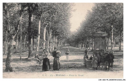 Delcampe - CAR-AGOP9-0470-64 - MORLAAS - Place Du Forail - Morlaas