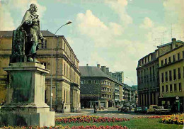 Delcampe - Carte Postale - 08 - Sedan - Vue Sur La Rue De La Comédie Et La Place Goulden - Automobiles - CPM - Voir Scans Recto-Ver - Sedan