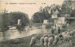 Delcampe - Carte Postale Ancienne - 27 - Vernon - Paysage Vers Le Vieux Pont - Animée - Moutons - CPA - Voir Scans Recto-Verso - Po - Vernon