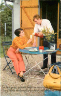 Delcampe - Carte Postale - Couples - Carte Dentelée - CPSM Format CPA - Voir Scans Recto-Verso - Poscard - Carta Postal -  Postkart - Paare