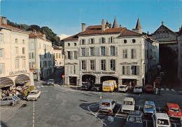 Delcampe - Carte Postale 88. Epinal  Place Des Vosges  Voitures   Très Beau Plan - Epinal