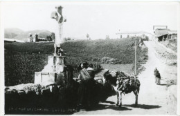 Delcampe - Peru Cusco Roadside Cross Local With Donkey H14473 - Perú