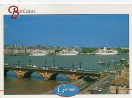 Delcampe - CPM - T - GIRONDE - BORDEAUX - LA GARONNE - LE PONT DE PIERRE - 3 PAQUEBOTS A QUAI - Bordeaux